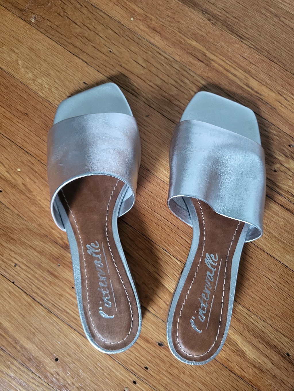 Silver Metallic Leather Mule Sandals Size Eu 36 — image 2 of 8